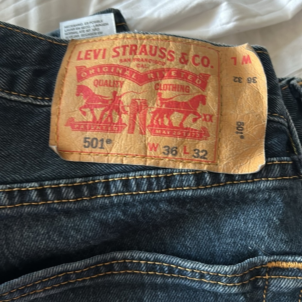 Levi’s - Picture 2 of 2